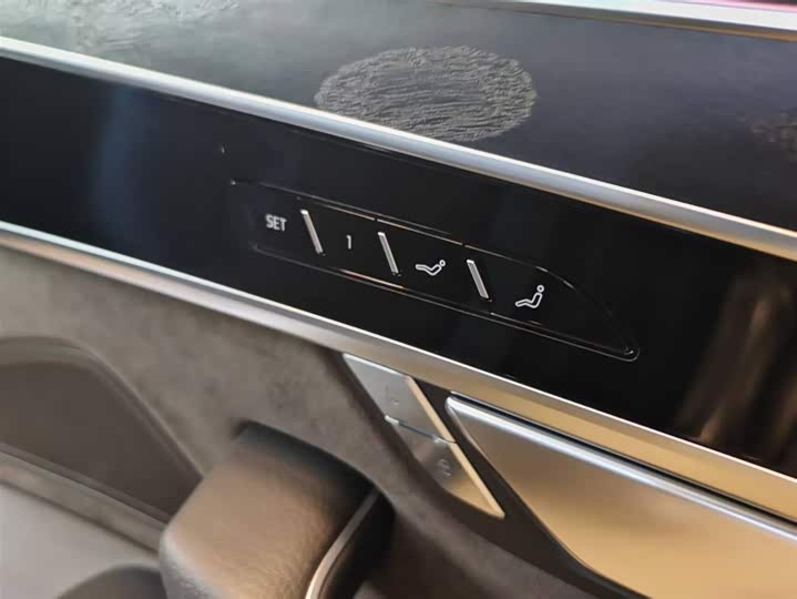 Фото 14 - Audi A8