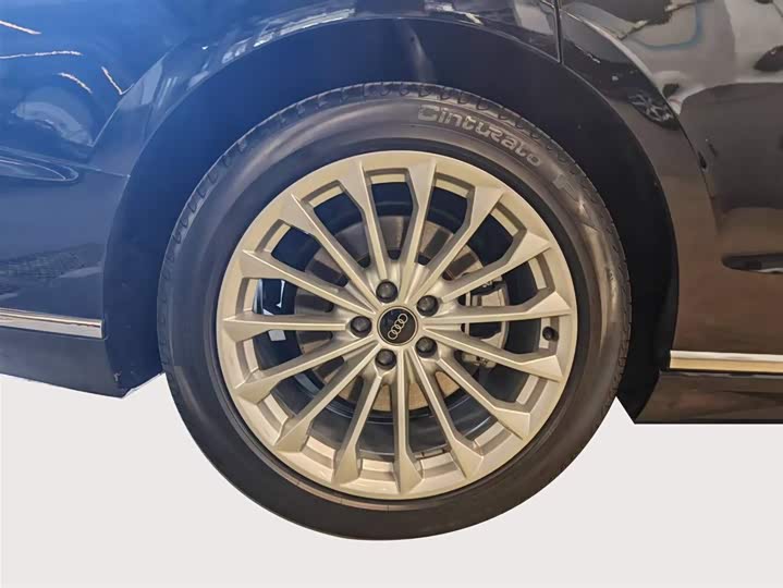 Фото 15 - Audi A8