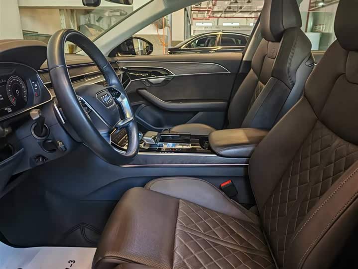 Фото 4 - Audi A8