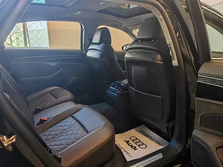 Фото 5 - Audi A8