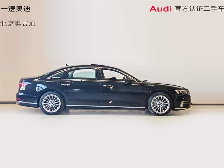 Фото 7 - Audi A8