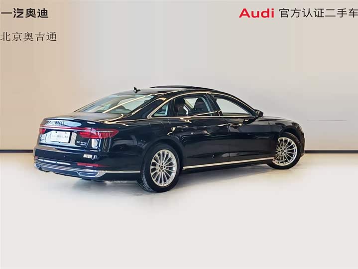 Фото 8 - Audi A8