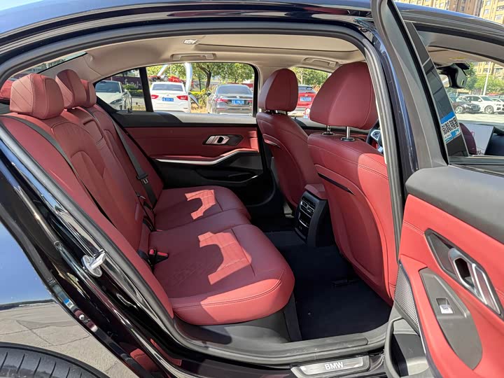 Фото 24 - BMW i3