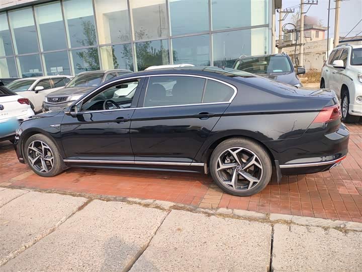 Фото 5 - Volkswagen Magotan