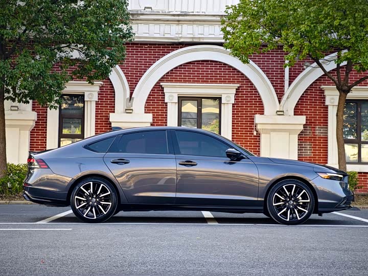 Фото 4 - Honda Accord