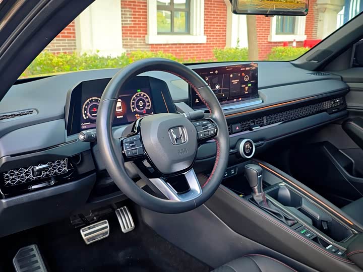 Фото 8 - Honda Accord