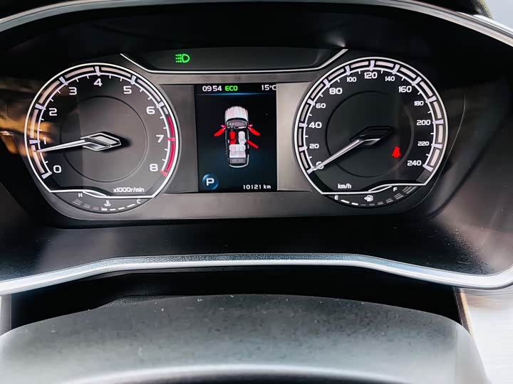 Фото 10 - Geely Coolray