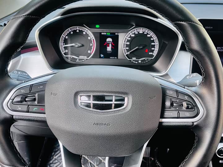 Фото 11 - Geely Coolray