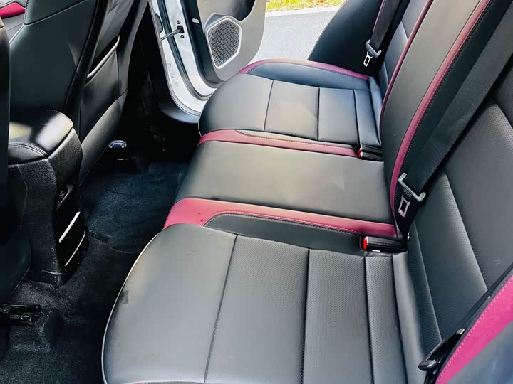 Фото 17 - Geely Coolray