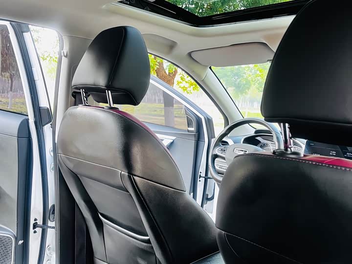 Фото 18 - Geely Coolray