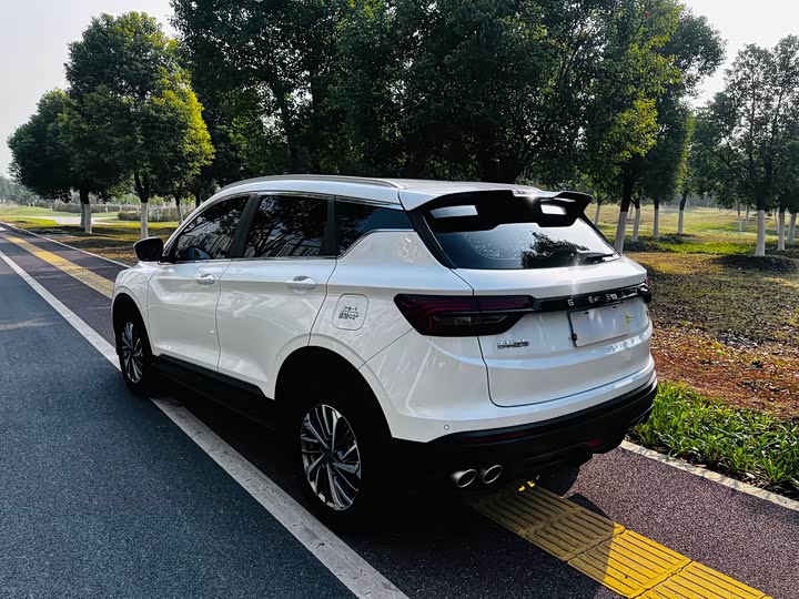 Фото 4 - Geely Coolray