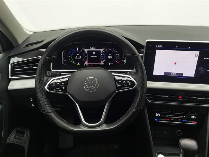 Фото 11 - Volkswagen Tiguan L Hybrid