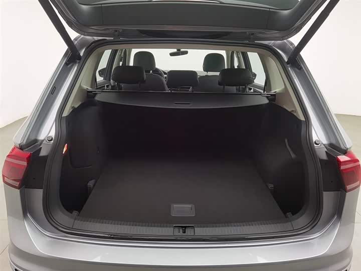 Фото 16 - Volkswagen Tiguan L Hybrid