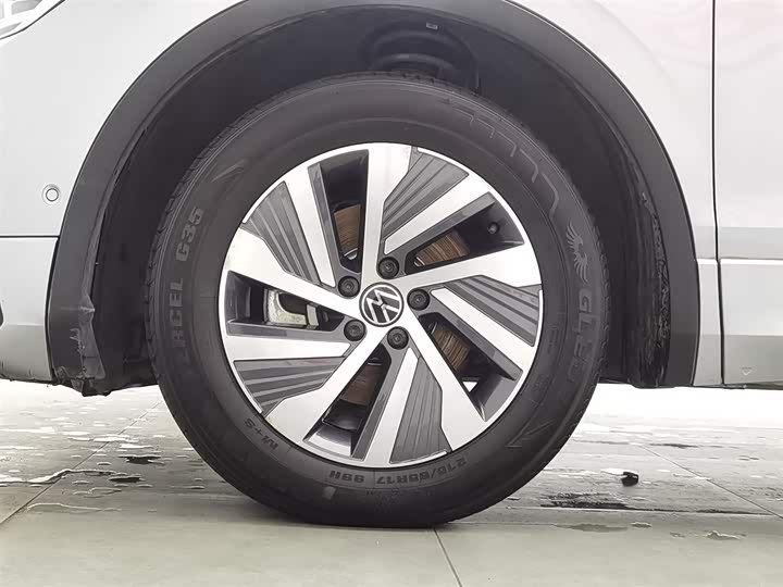 Фото 17 - Volkswagen Tiguan L Hybrid