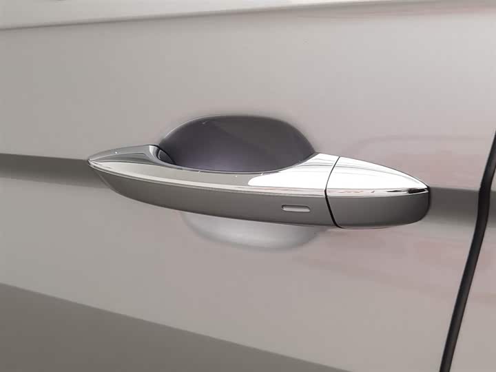 Фото 18 - Volkswagen Tiguan L Hybrid