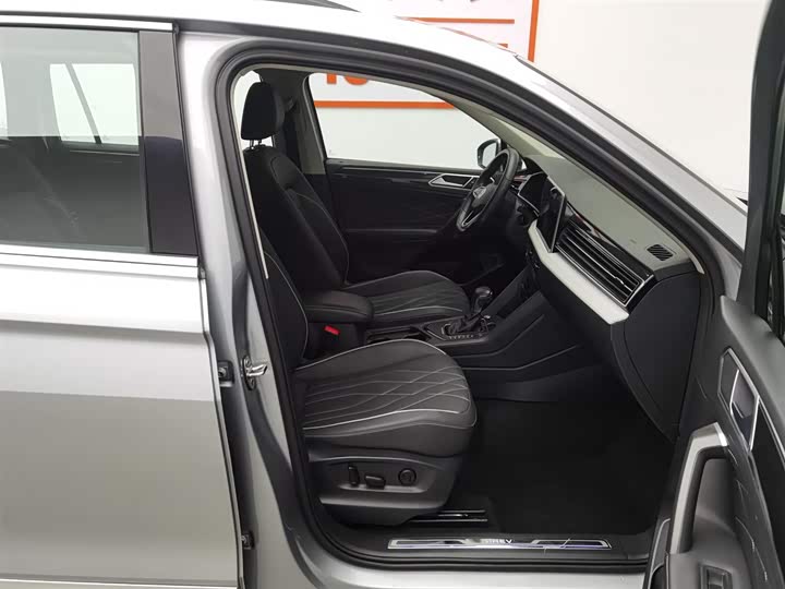 Фото 23 - Volkswagen Tiguan L Hybrid