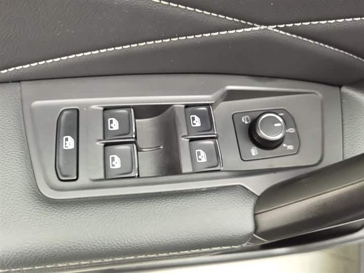 Фото 9 - Volkswagen Tiguan L Hybrid