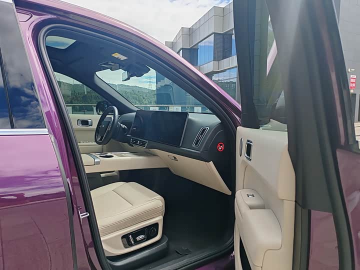 Фото 11 - LiXiang L8