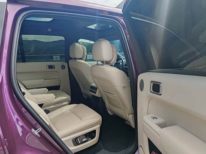 Фото 12 - LiXiang L8