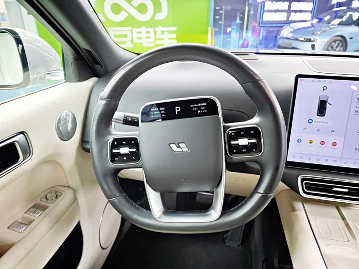 Фото 12 - LiXiang L8