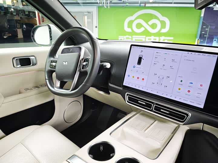 Фото 13 - LiXiang L8