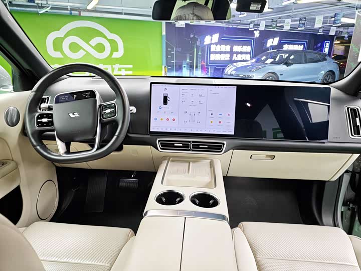 Фото 17 - LiXiang L8