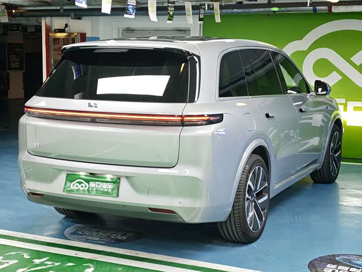 Фото 23 - LiXiang L8