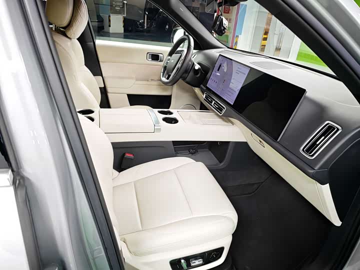 Фото 9 - LiXiang L8