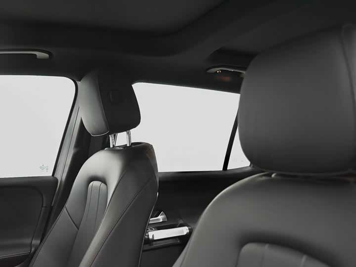 Фото 27 - Mercedes-Benz GLB-Class