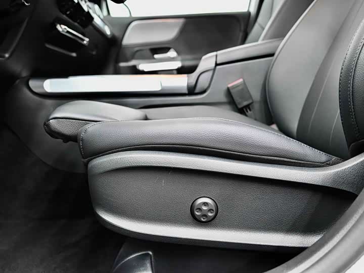 Фото 30 - Mercedes-Benz GLB-Class