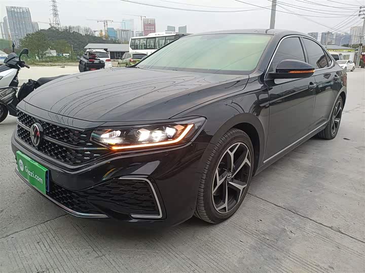 Фото 1 - Volkswagen Passat