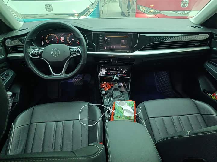 Фото 10 - Volkswagen Passat