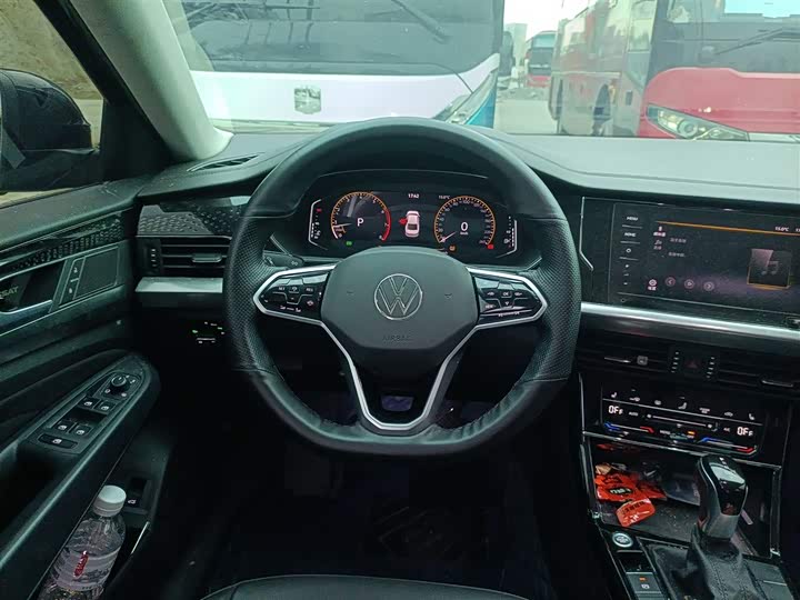 Фото 11 - Volkswagen Passat