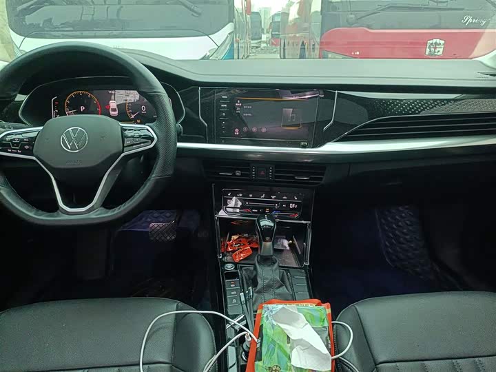 Фото 13 - Volkswagen Passat