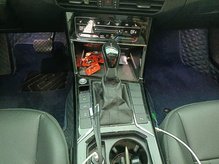 Фото 14 - Volkswagen Passat