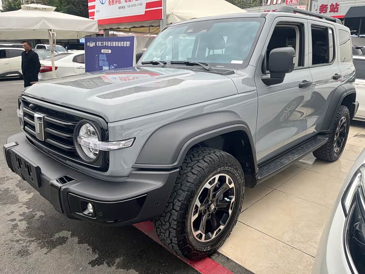 Фото 1 - Tank 300 Hybrid