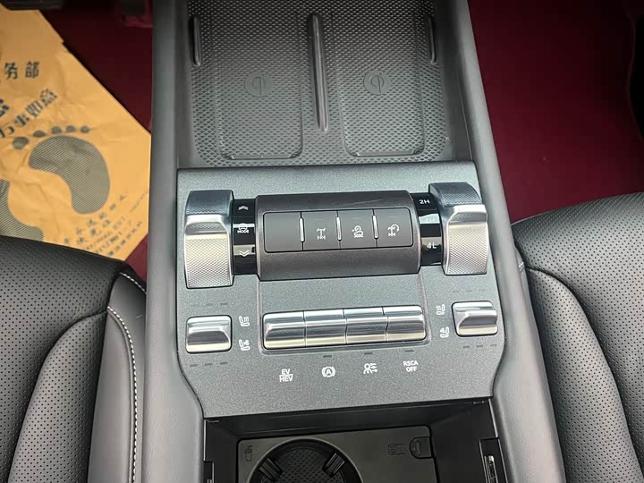 Фото 11 - Tank 300 Hybrid