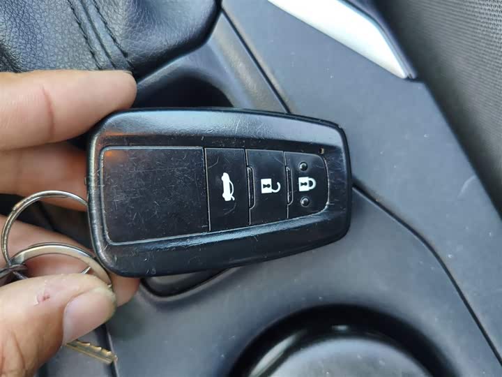 Фото 10 - Toyota Corolla