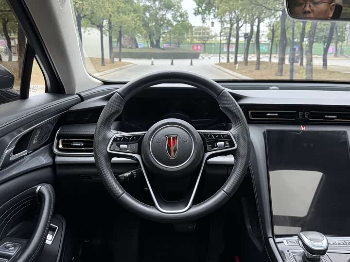 Фото 15 - Hongqi H5