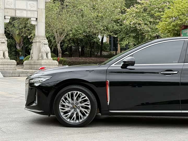 Фото 8 - Hongqi H5