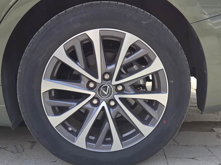 Фото 3 - Lexus ES