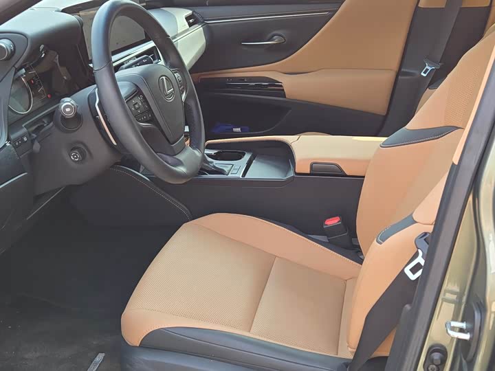 Фото 4 - Lexus ES