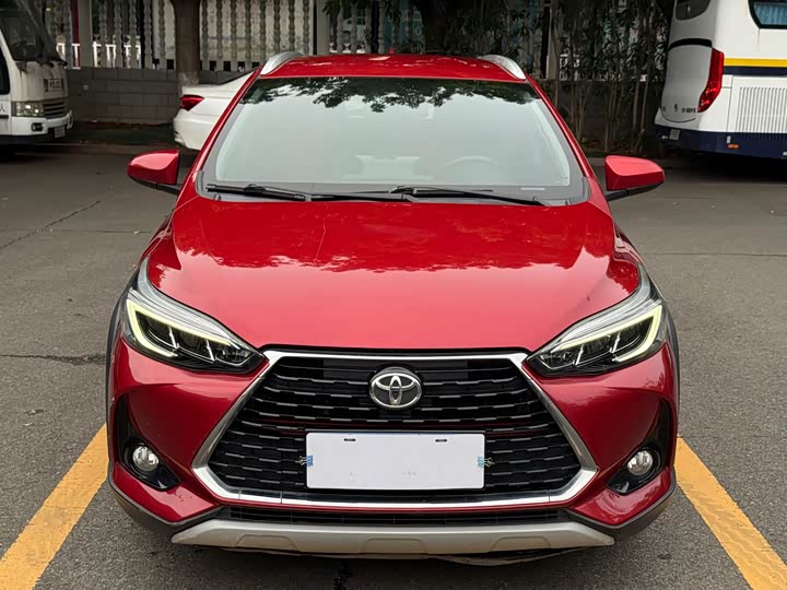 Фото 2 - Toyota Yaris L Hatchback