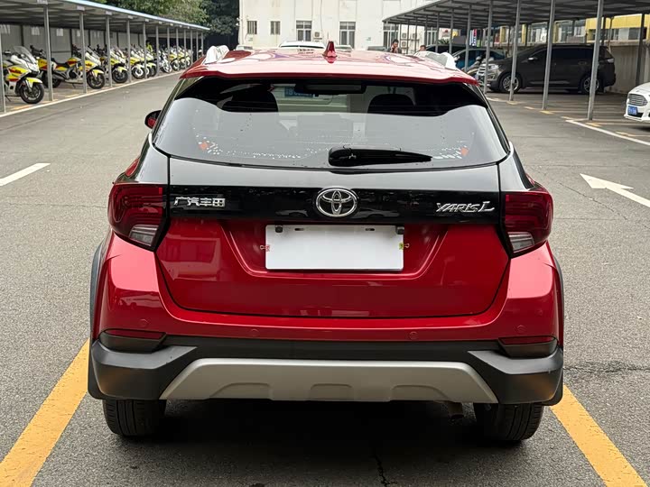 Фото 5 - Toyota Yaris L Hatchback