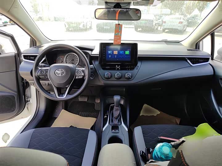 Фото 10 - Toyota Corolla