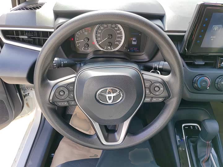 Фото 11 - Toyota Corolla