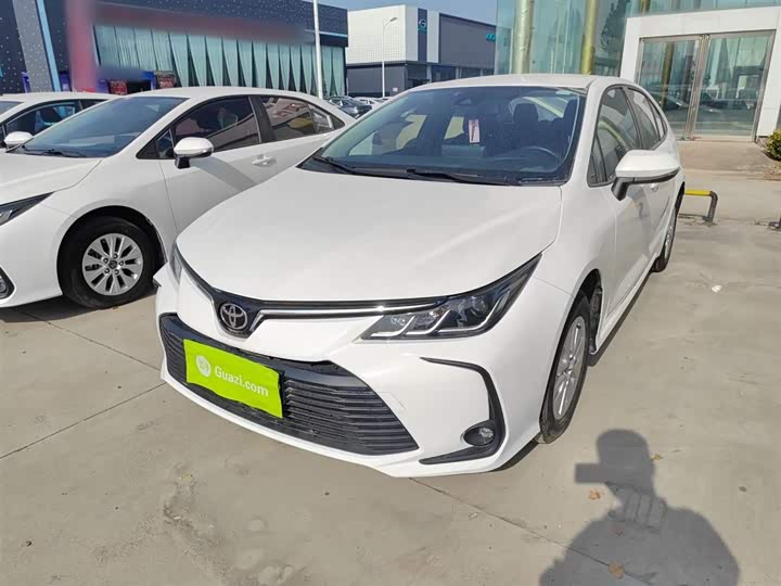 Фото 2 - Toyota Corolla