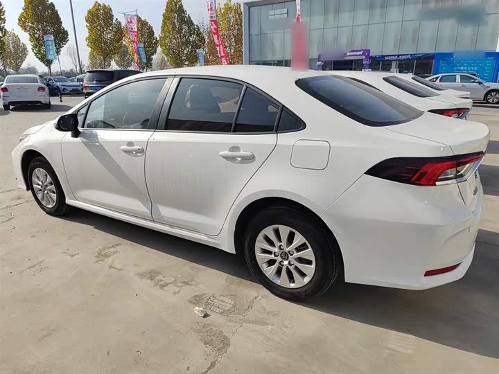 Фото 5 - Toyota Corolla