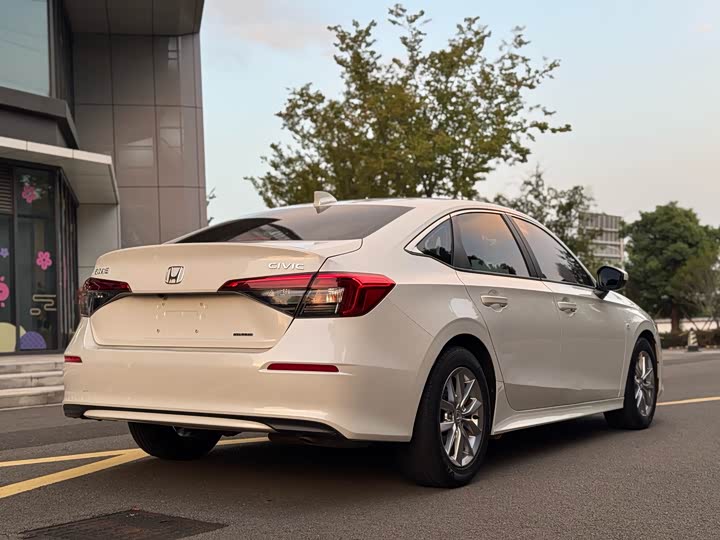 Фото 10 - Honda Civic