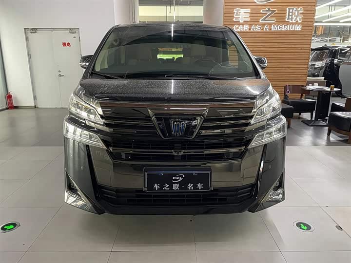 Фото 3 - Toyota Vellfire